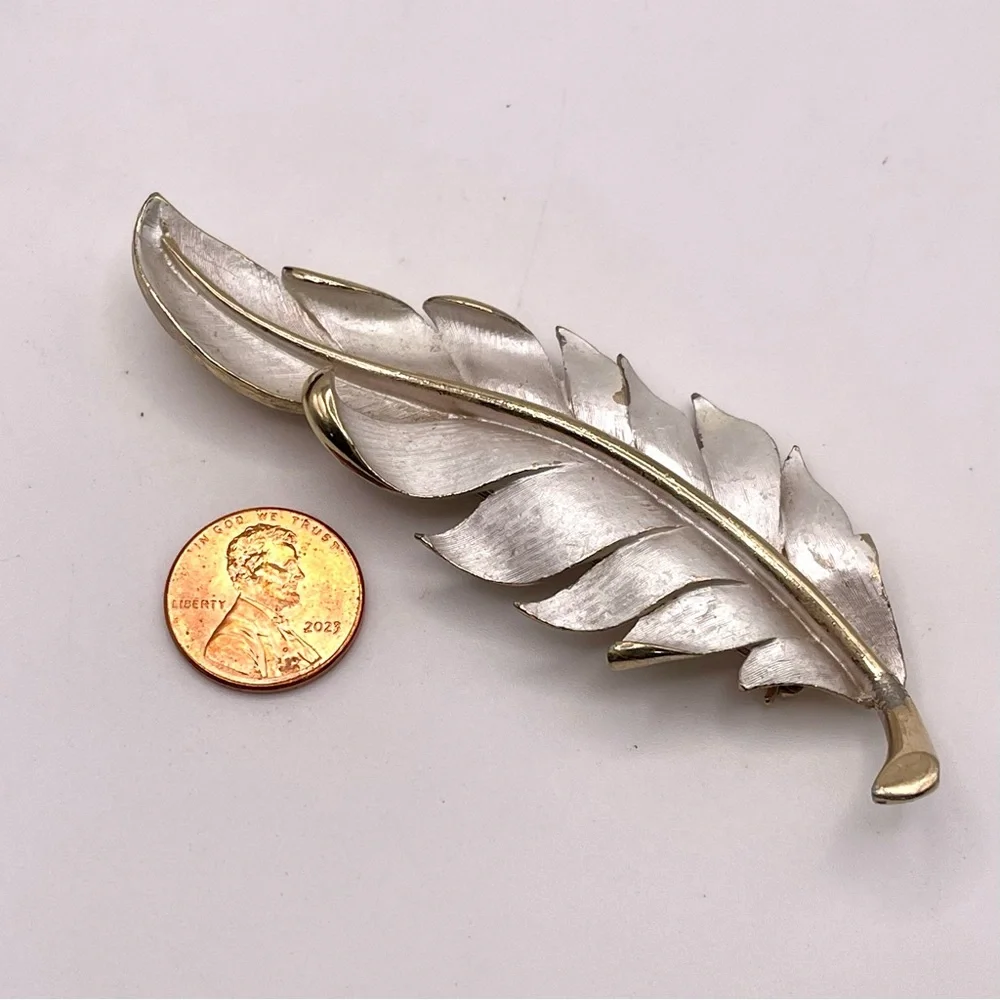 Fashionable Vintage Silver Tone Feather Leaf Statement Brooch Substantial Pc
